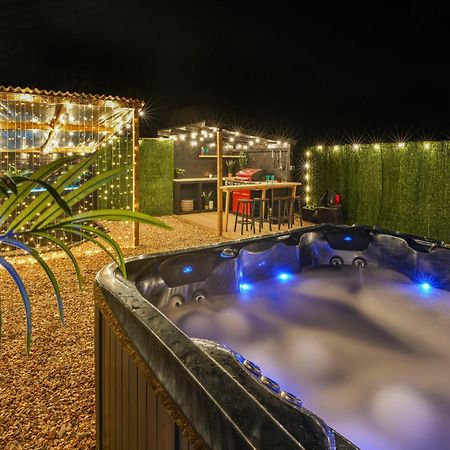 The Lodge At The Outside Inn Mountfield Bagian luar foto